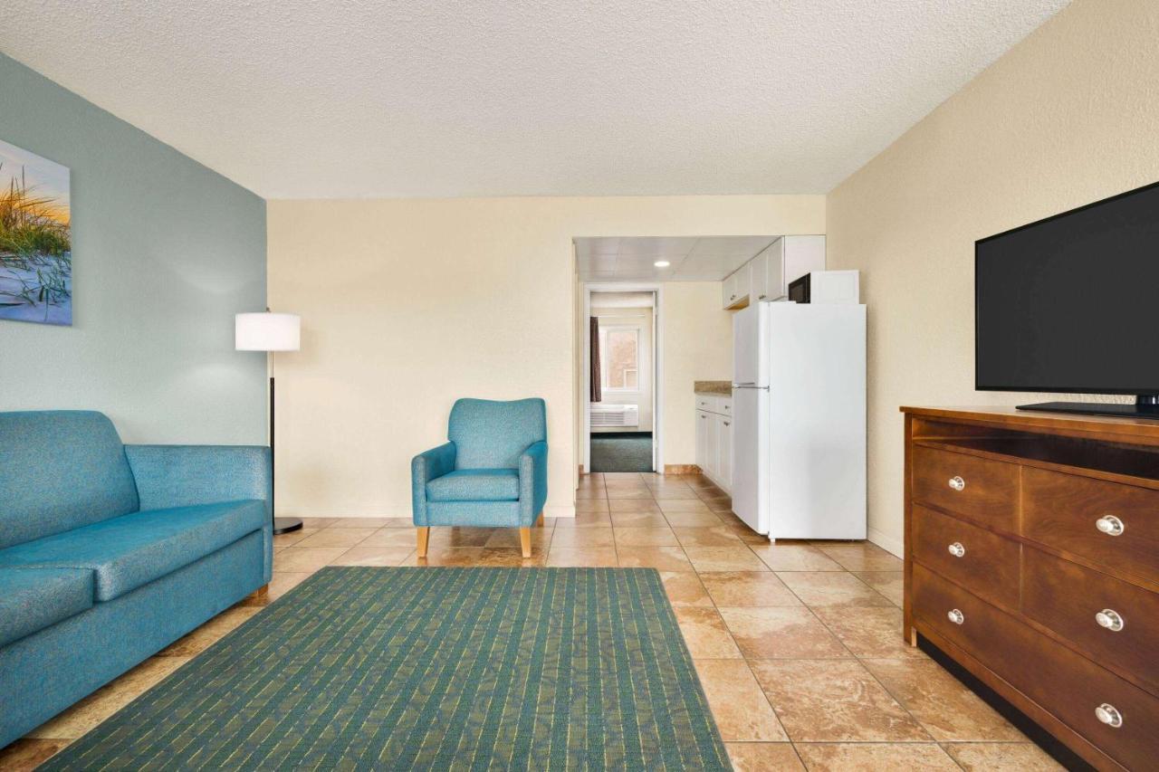 One-Bedroom King Suite Partial Ocean View Non-Smoking,1294031308:JPEG