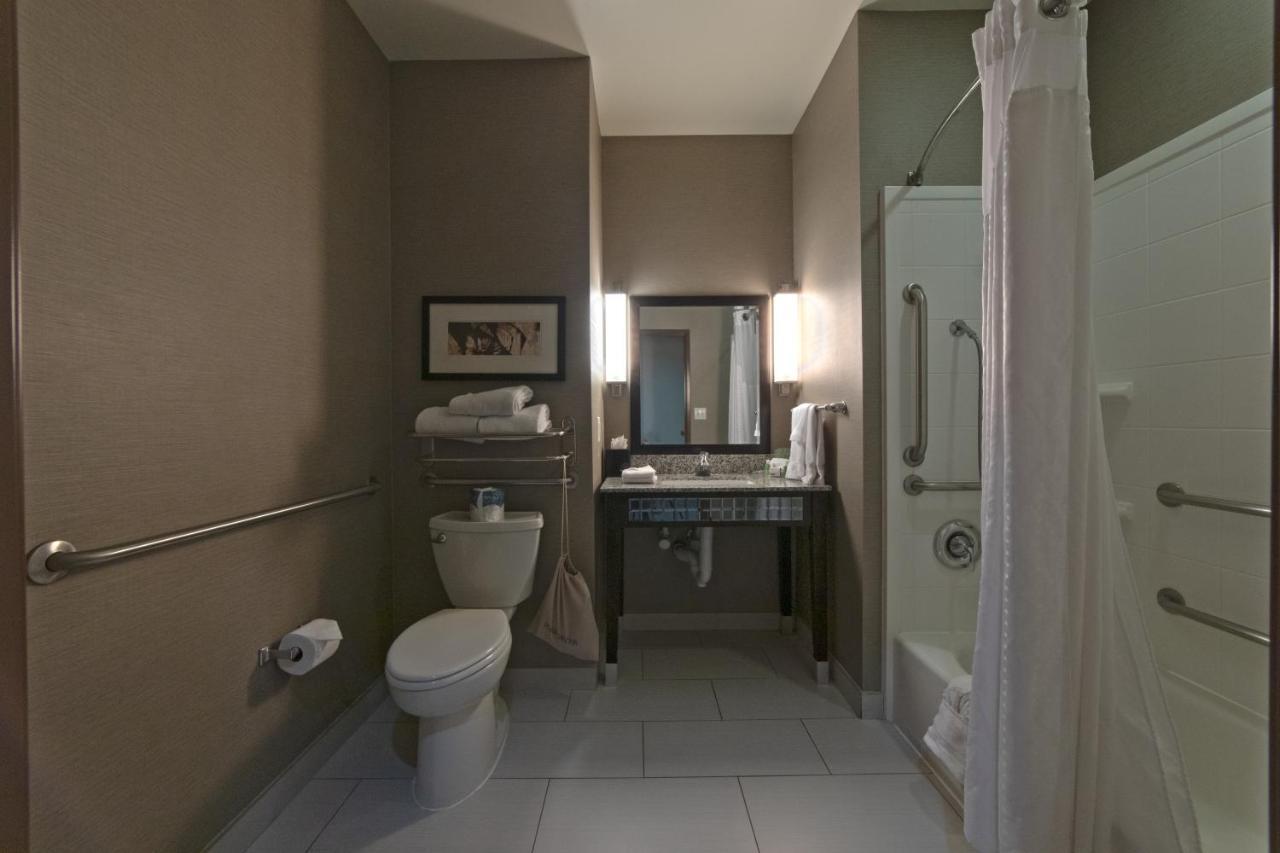 Queen Room Two Queen Beds Shower Hearing Accessible or Non-Smoking,1307048239:JPEG