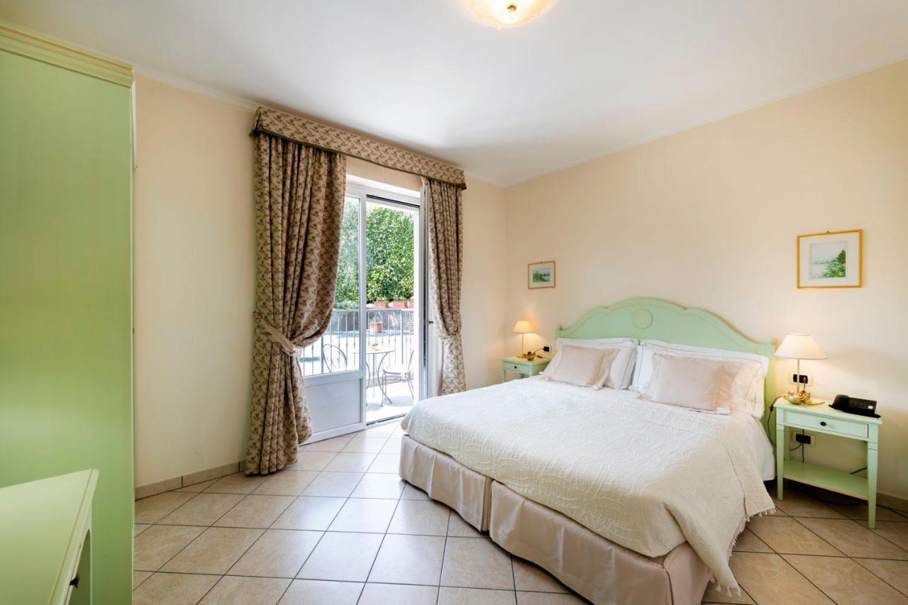 Double Room with Terrace and Garden View