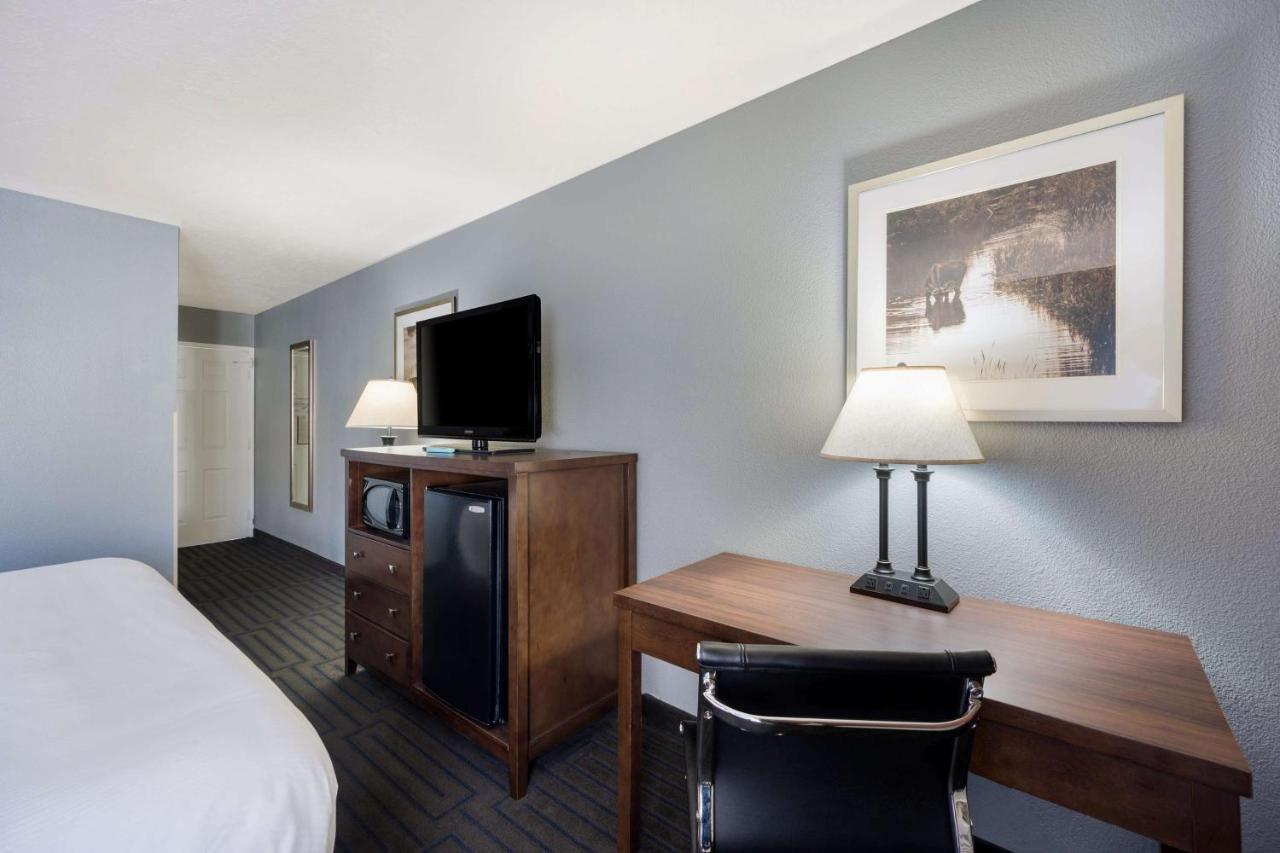 King Room with Roll-In Shower - Disability/Non-Smoking