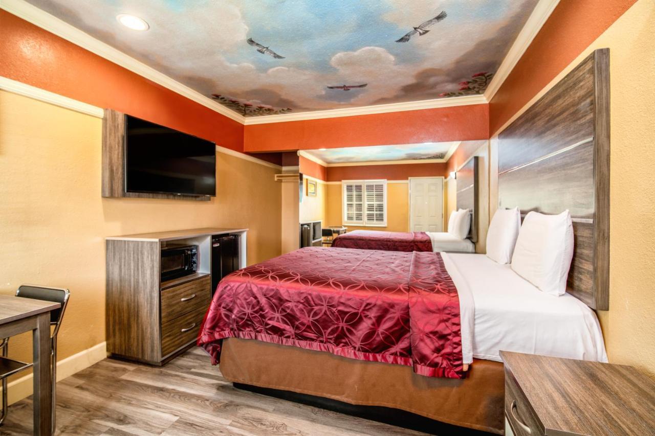 Queen Room,1324182283:JPEG