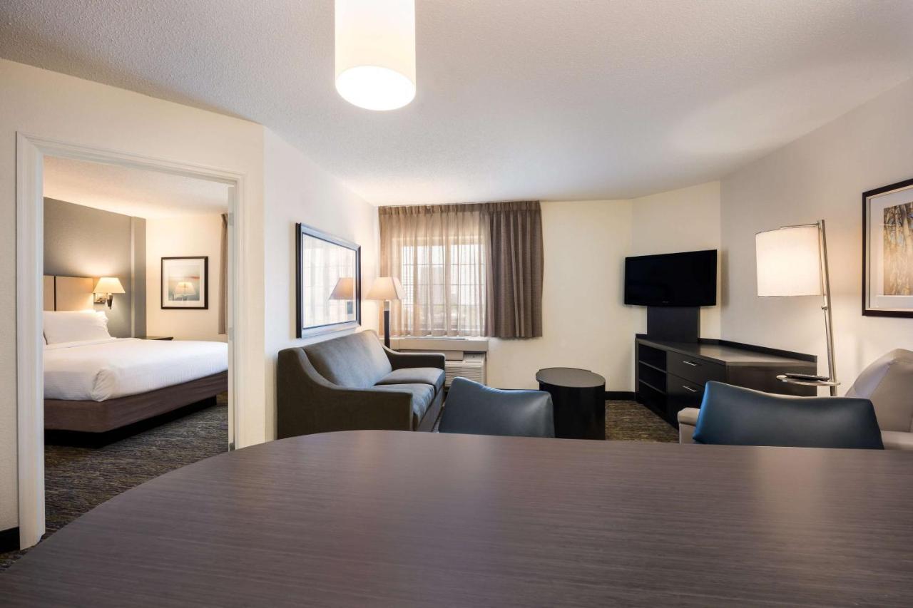One-Bedroom Queen Suite Roll Shower Mobility or Hearing Accessible,1255113790:JPEG