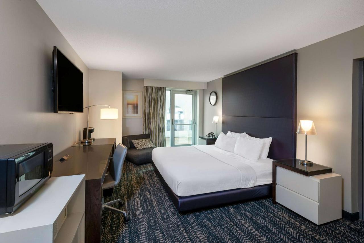 1 King Bed Mobility Accessible Room, Non-Smoking