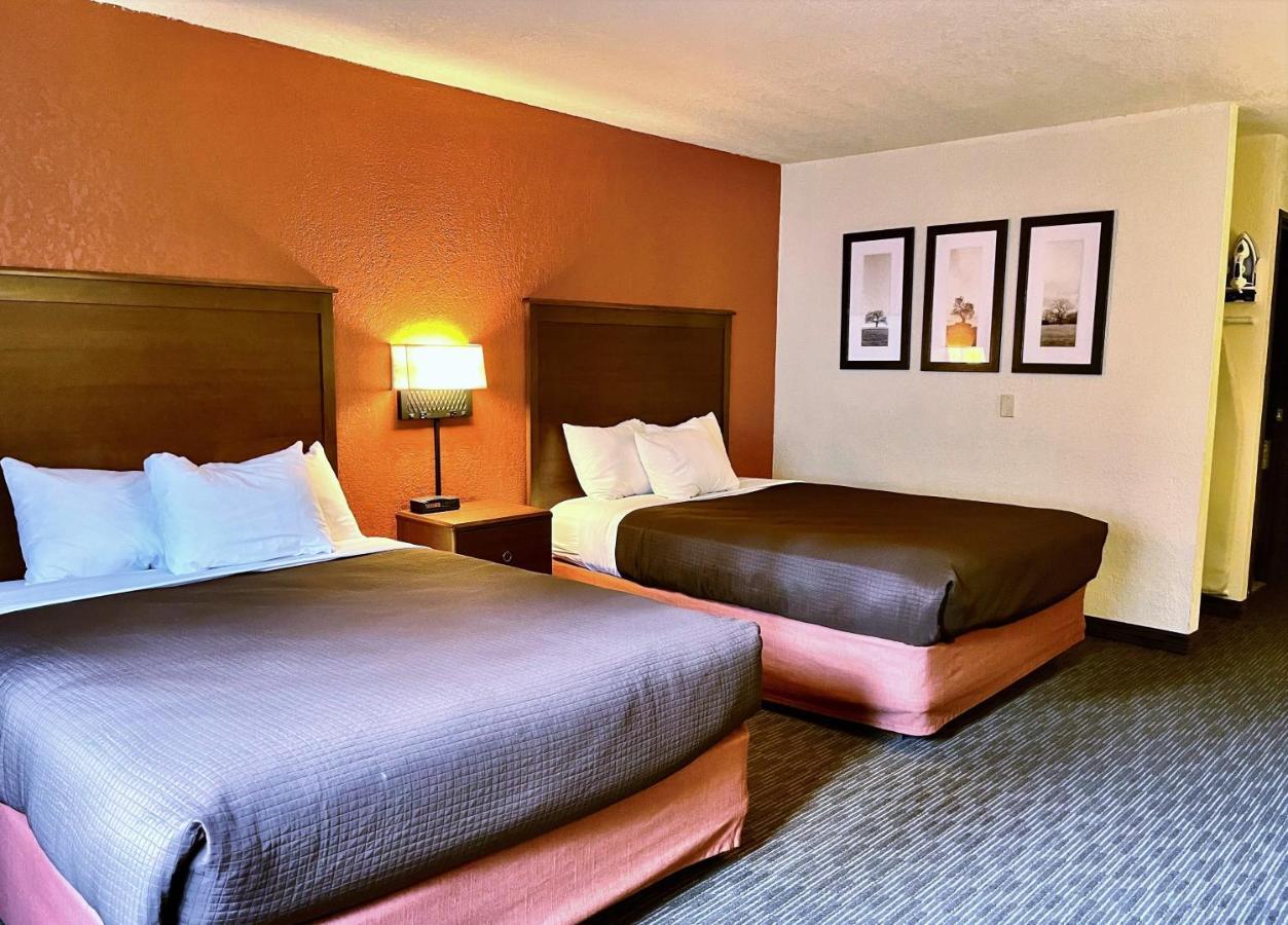 Queen Room with Two Queen Beds - Non-Smoking,1330532645:JPEG