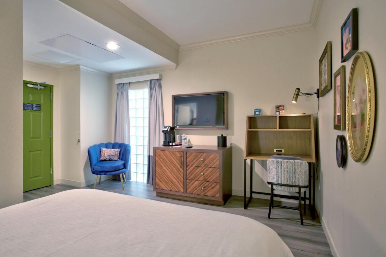Standard Queen Room - Windowless