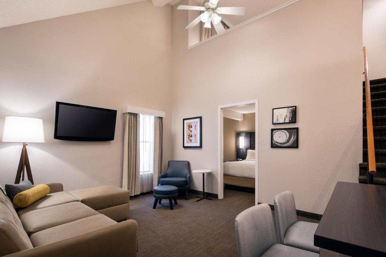 Two-Bedroom Penthouse Suite,1641015718:JPEG