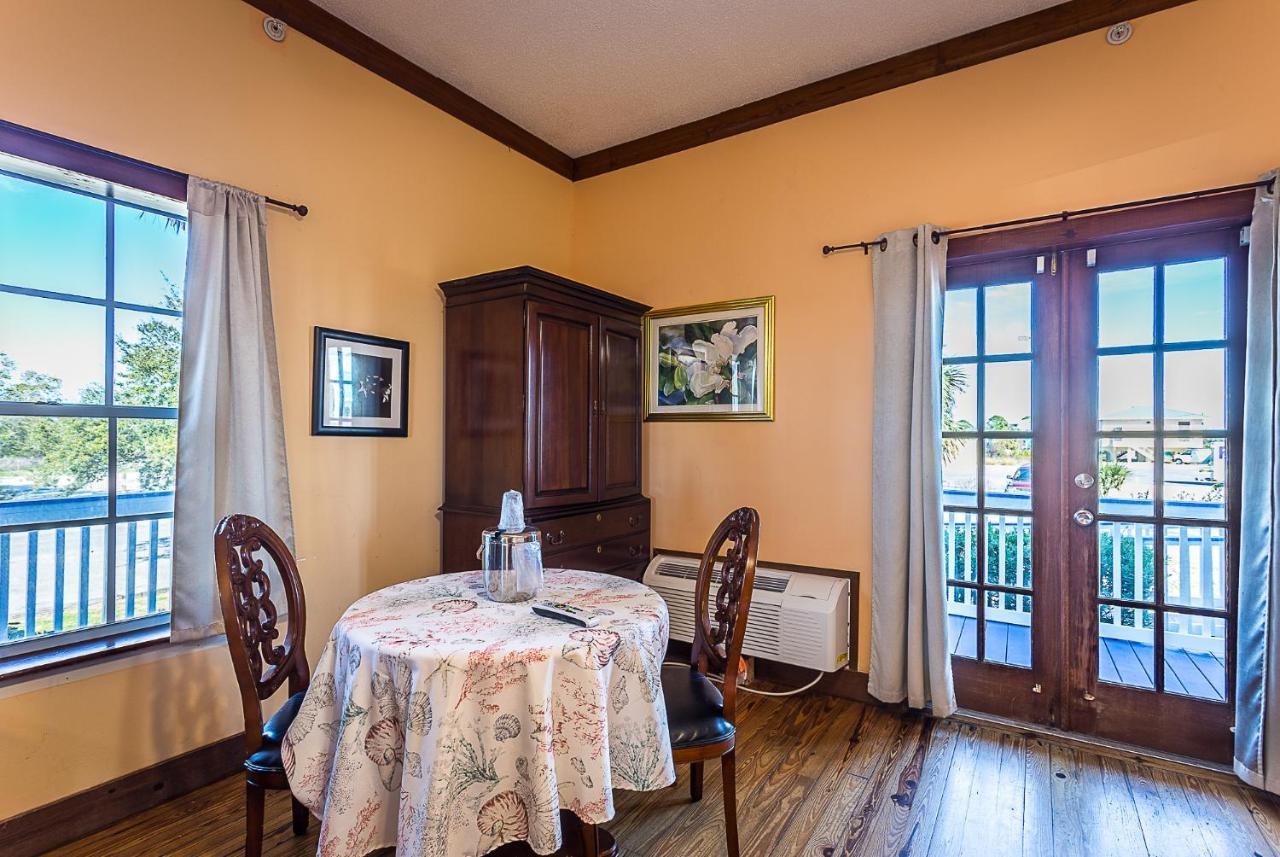 Suite,1371046049:JPEG