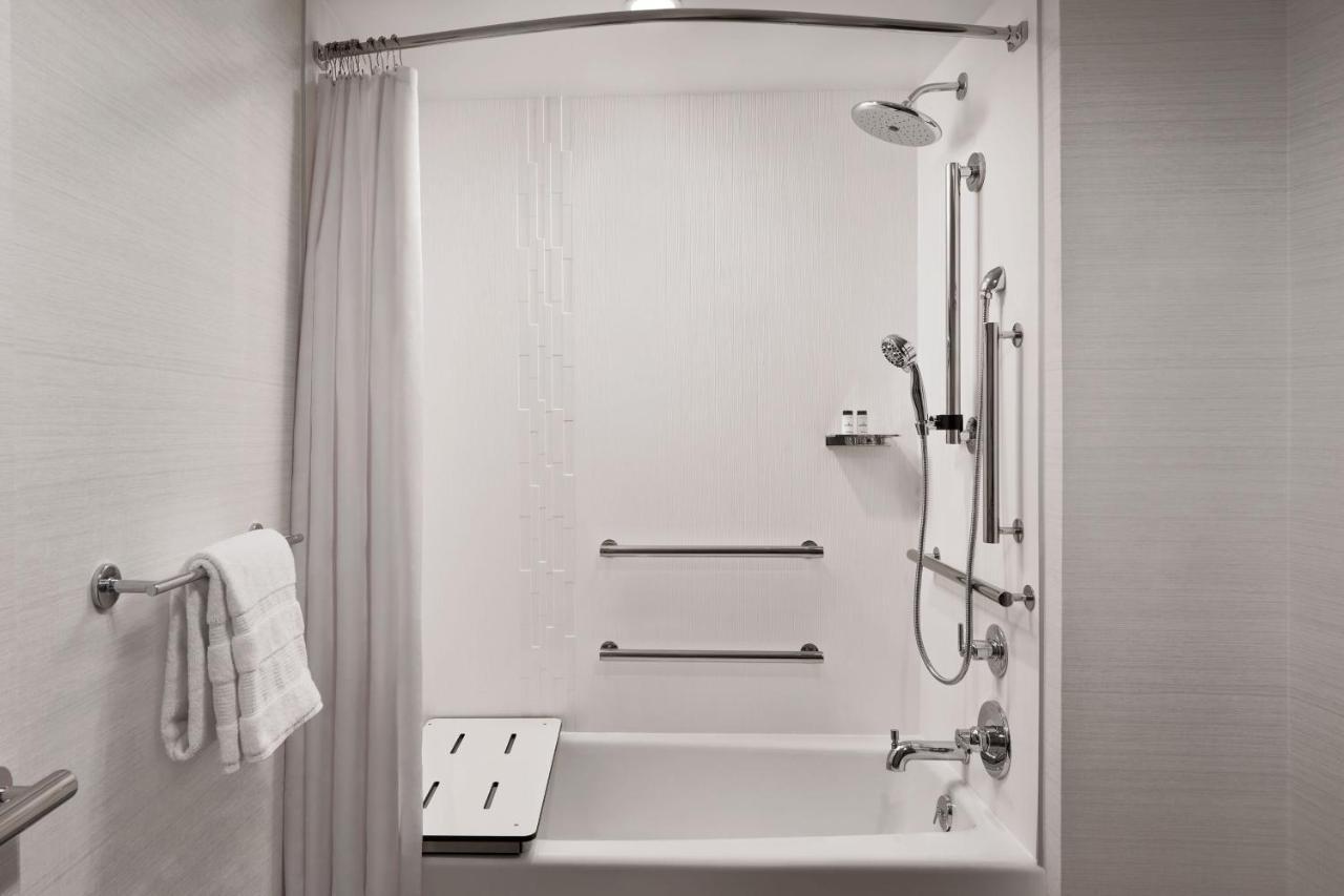 Guest Room, 1 King