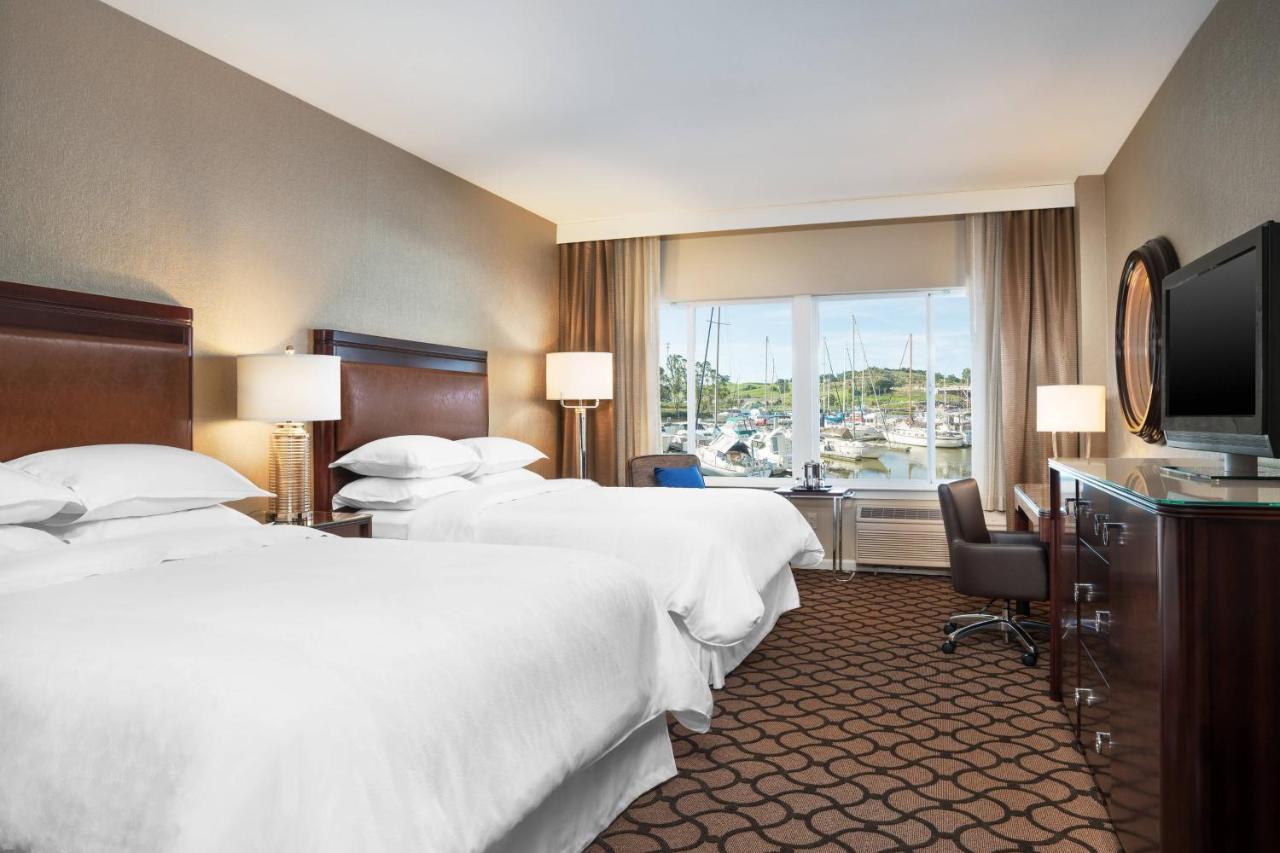 Queen Room with Two Queen Beds and Marina View