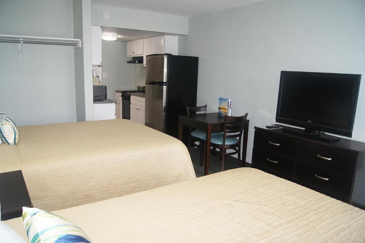 Queen Room Two Queen Beds Kitchenette-Oceanfront View,706535725:JPEG