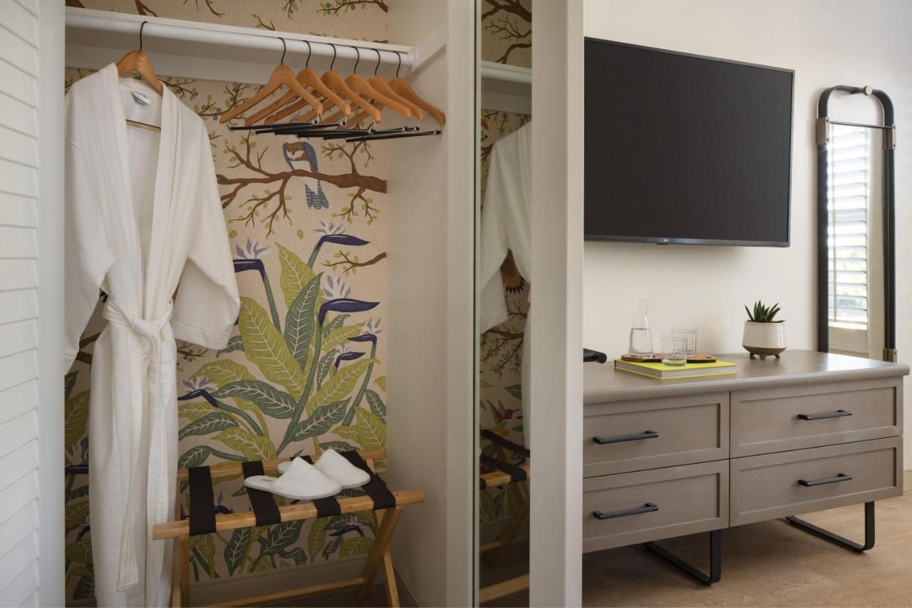 One-Bedroom King Suite with Pool View and Sofa Bed,1406232899:JPEG