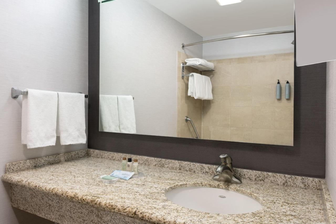 One-Bedroom King Suite with Sofa Bed,1416409530:JPEG