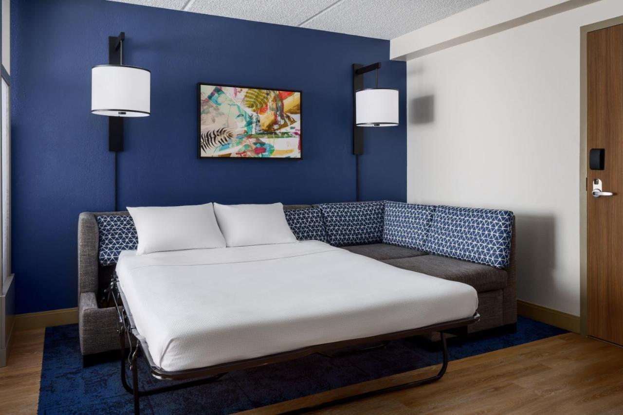 Queen Room with Two Queen Beds with Sofa Bed and Tub