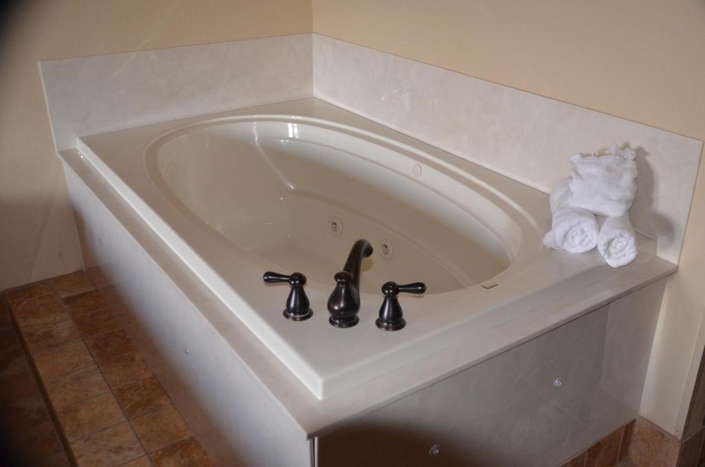 King Room with Spa Bath - Non-Smoking,14299253:JPEG