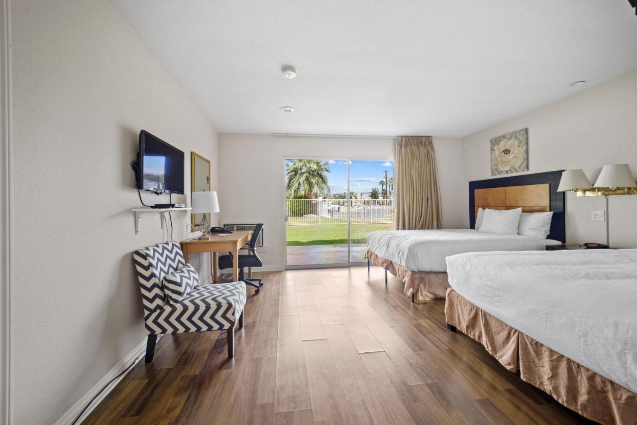 Queen Room with Pool View