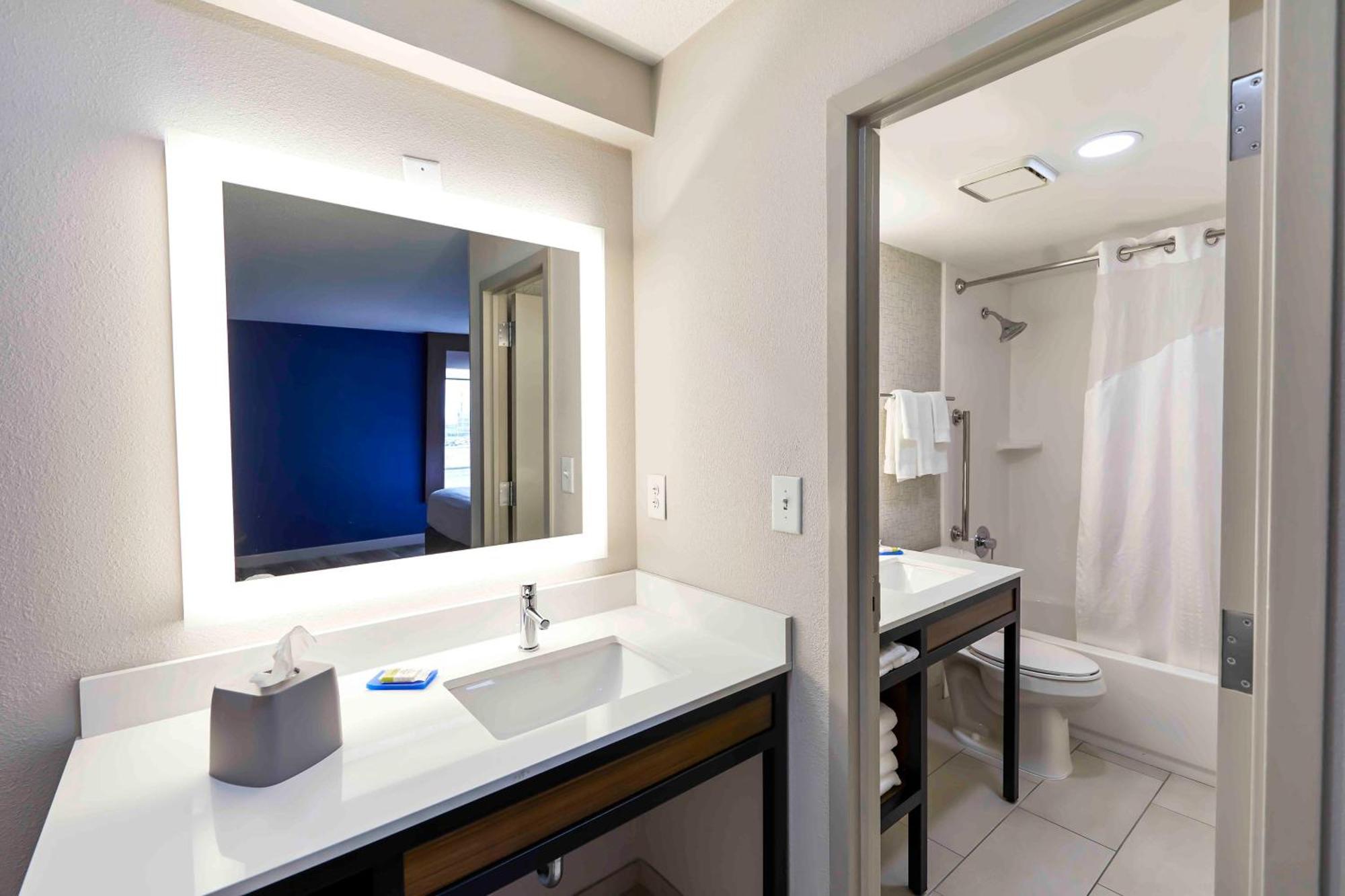 Standard Double Room with Two Double Beds and Accessible Tub - Mobility Access