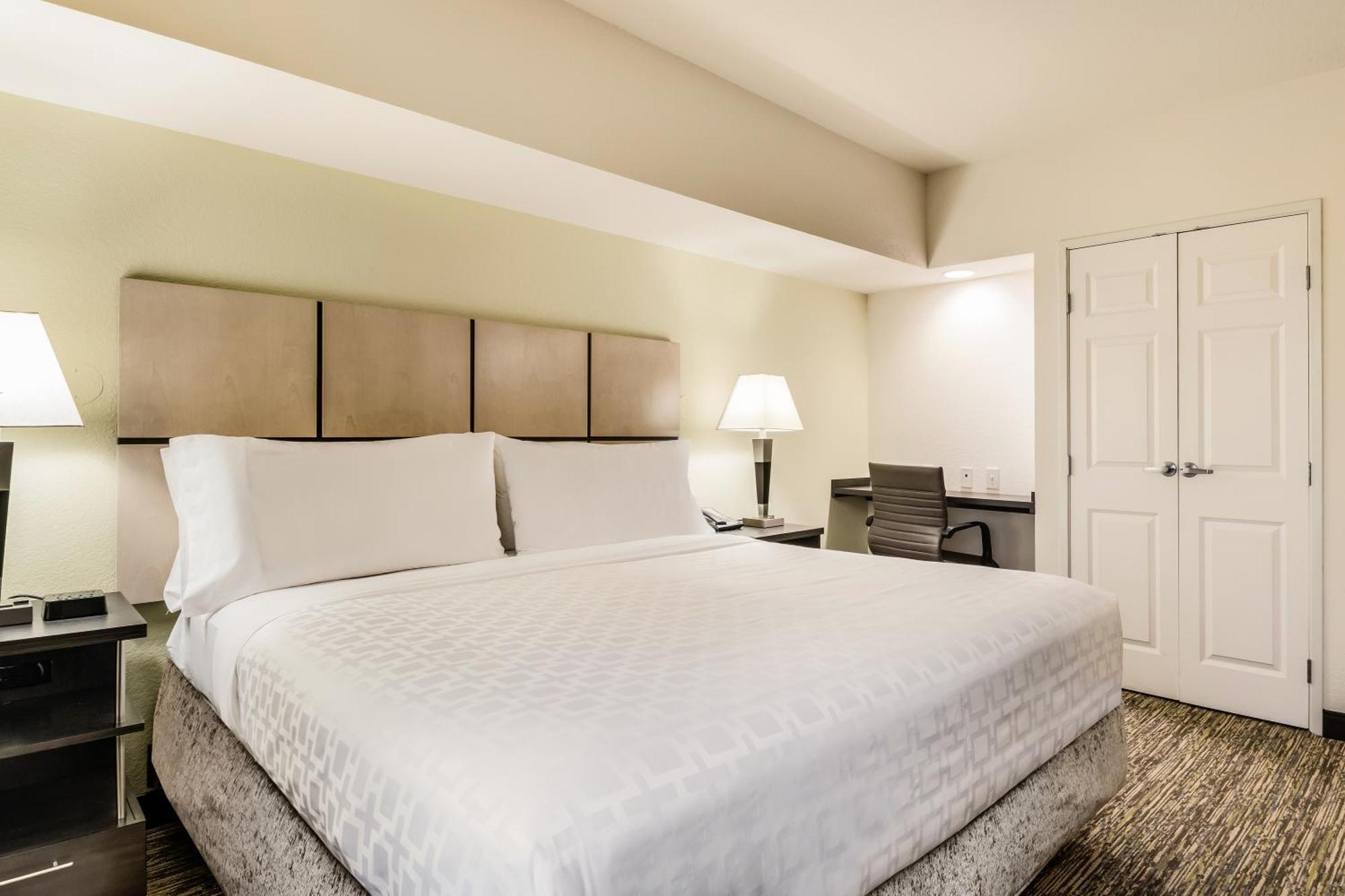 One-Bedroom King Suite with Accessible Roll-In Shower