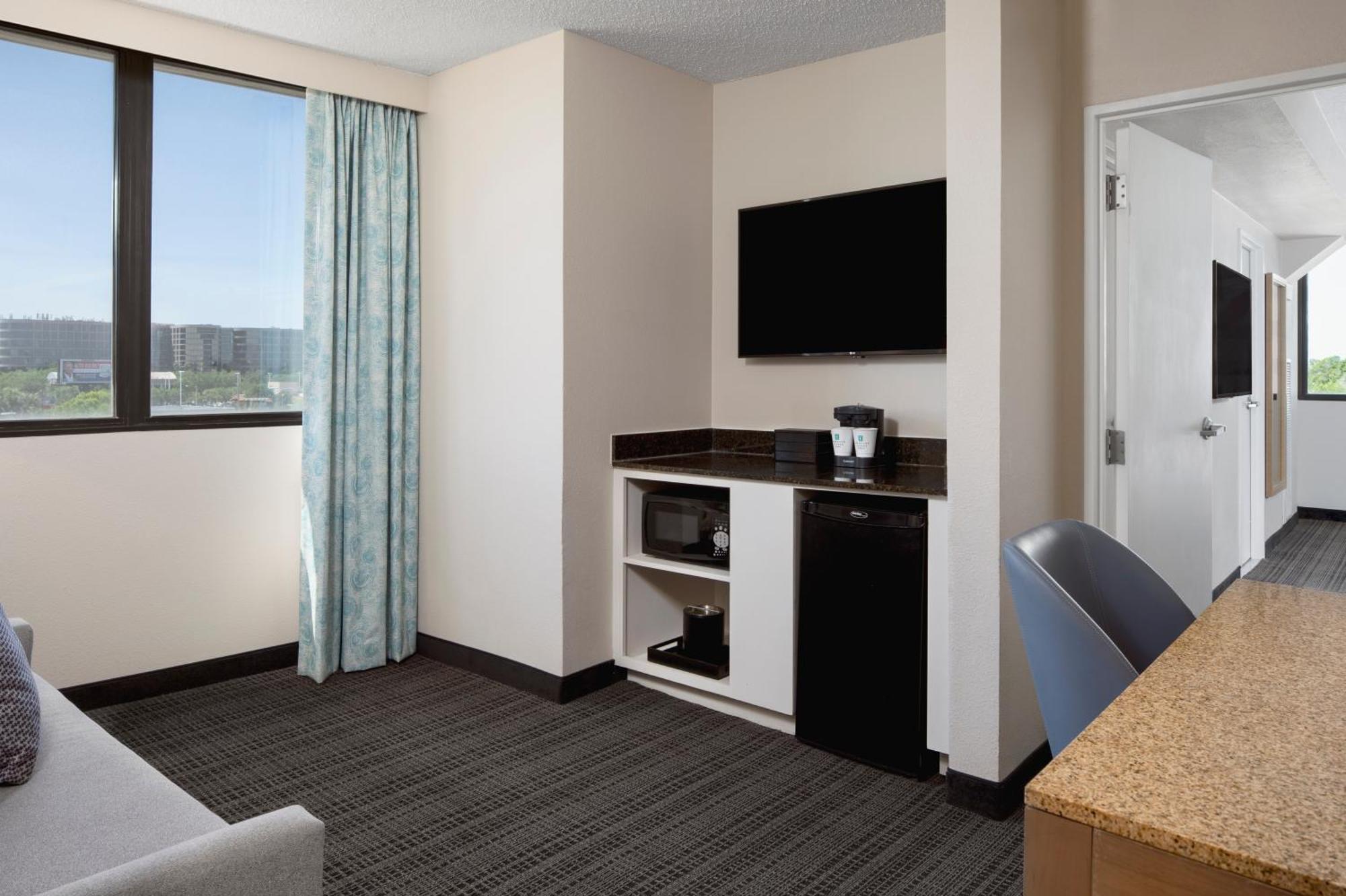 Two Queen Suite/Mobility Access with Bath Tub,1756513470:JPEG