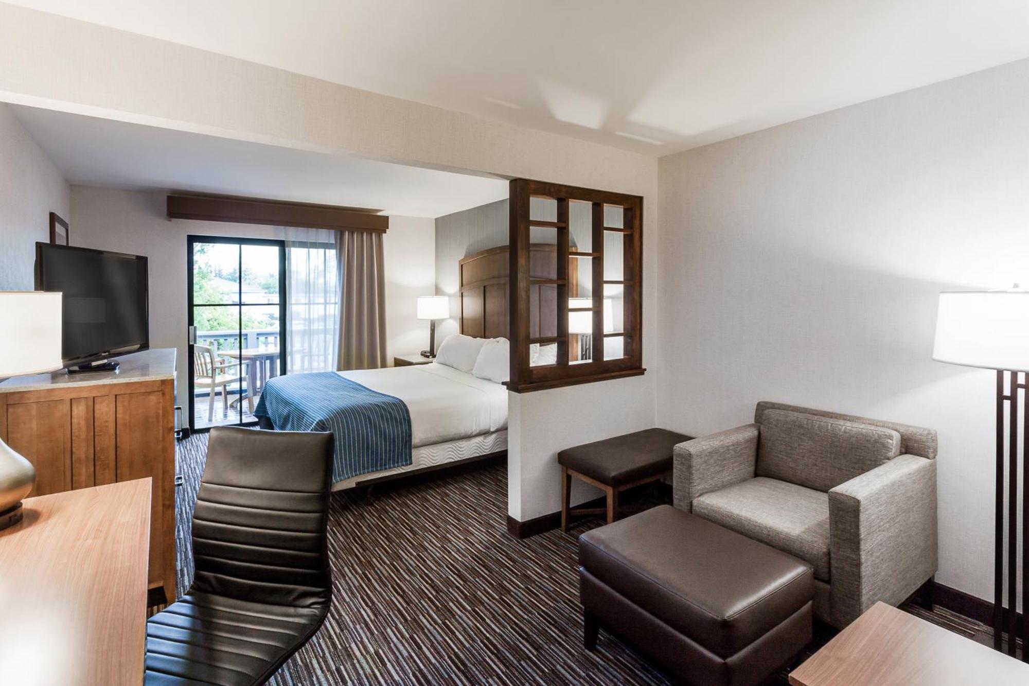 Standard King Room with Balcony