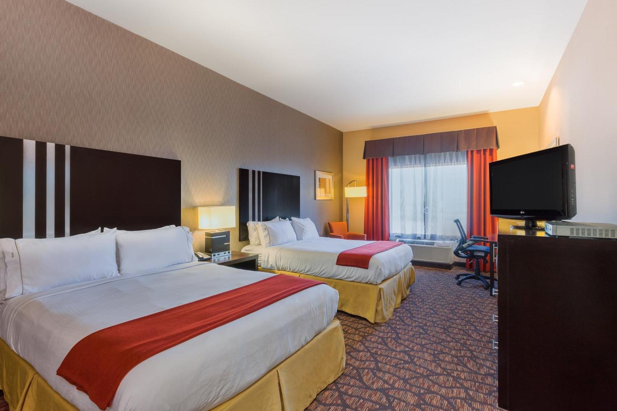 Standard Queen Room with Two Queen Beds