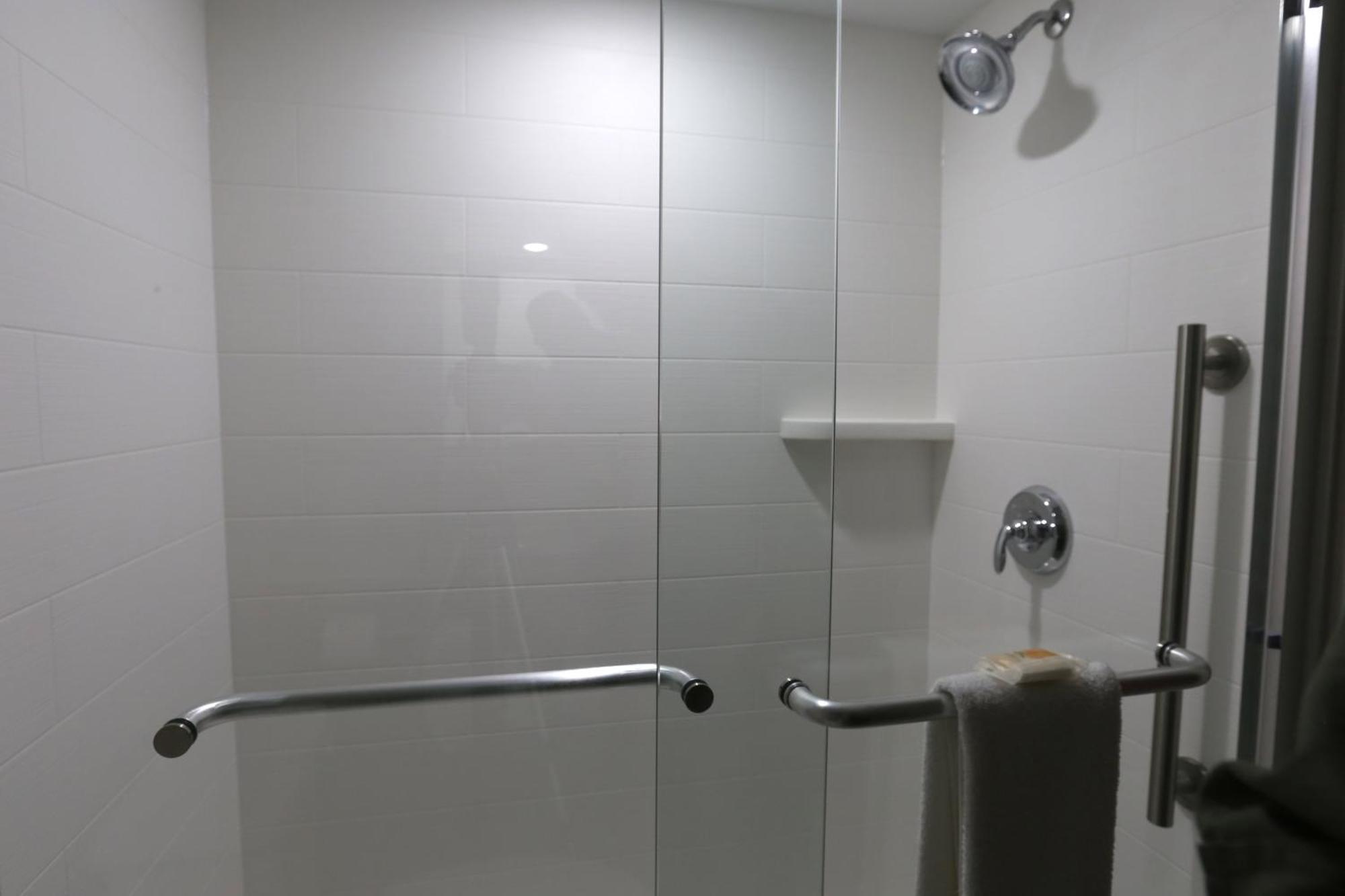 Standard King Room with Mobility Accessible Tub