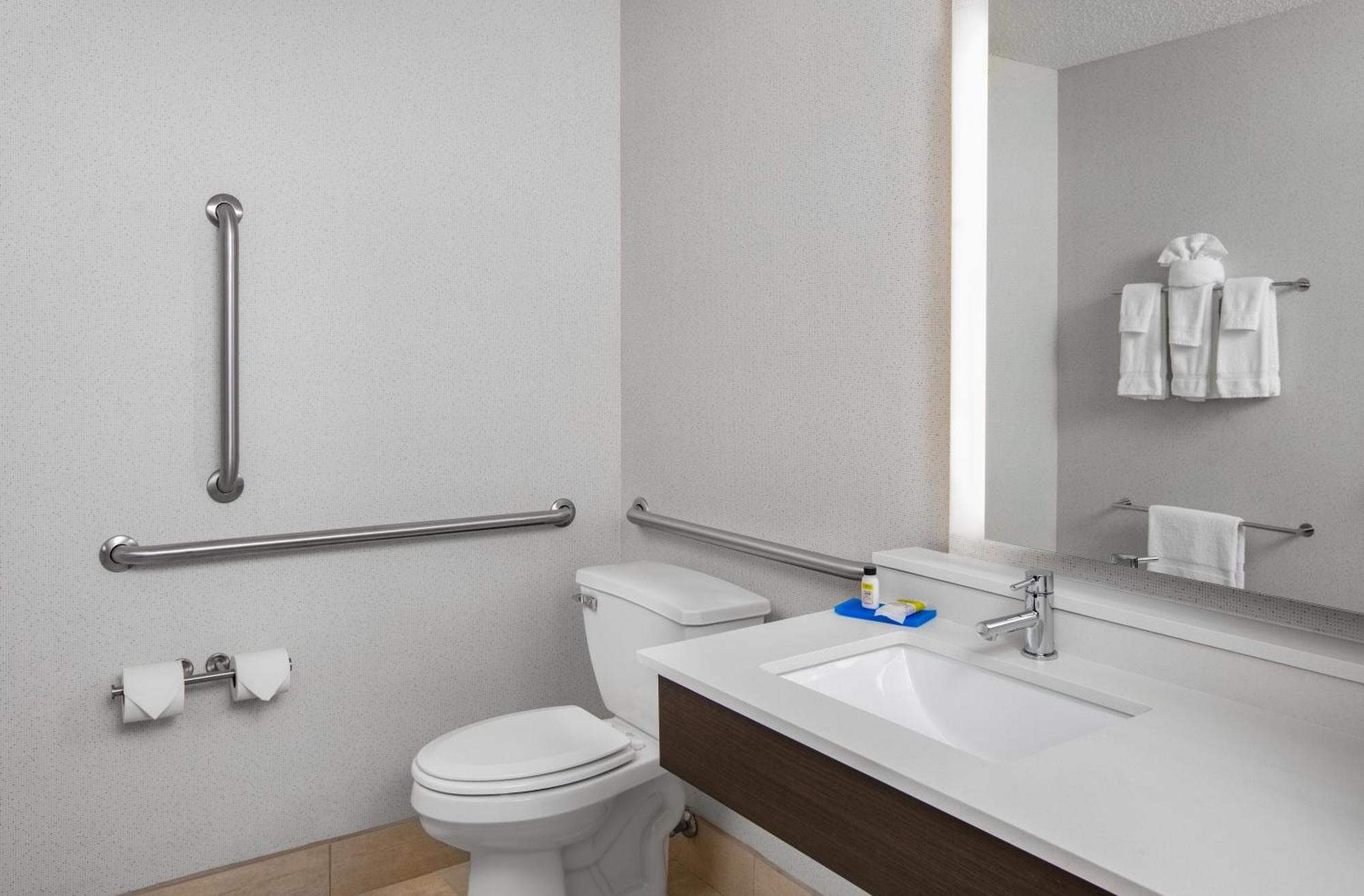 King Room - Disability Access Roll in Shower,1451658823:JPEG