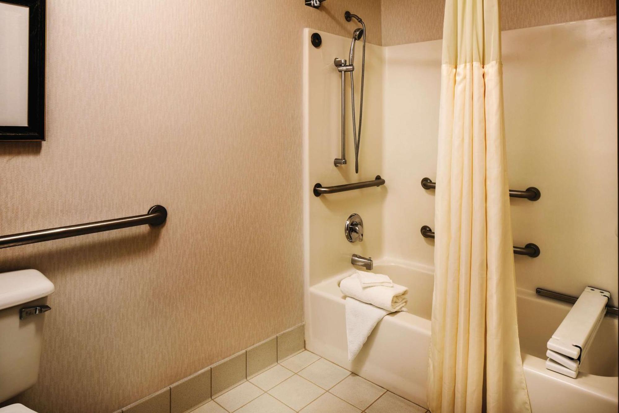 King Room with Accessible Tub - Mobility and Hearing Access
