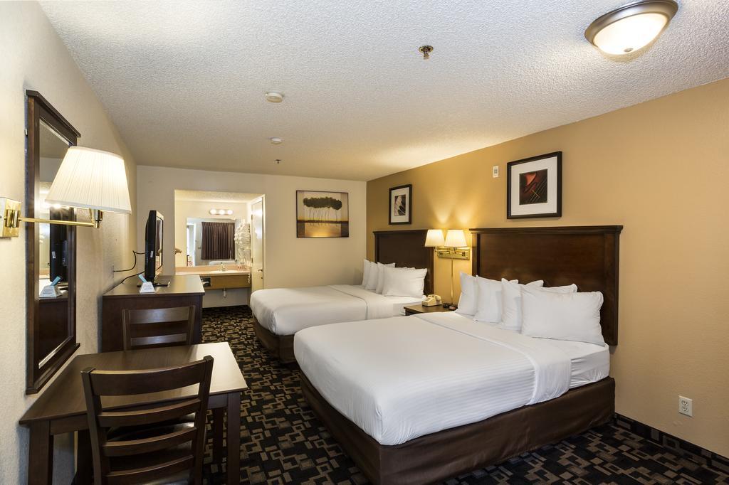 Queen Room with Two Queen Beds - Non Smoking