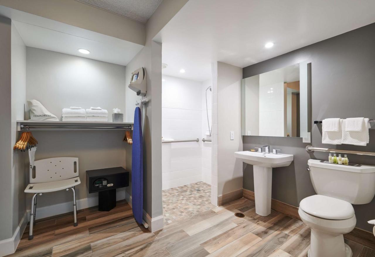 Double Room with Two Double Beds and Roll-In Shower - Mobility Accessible