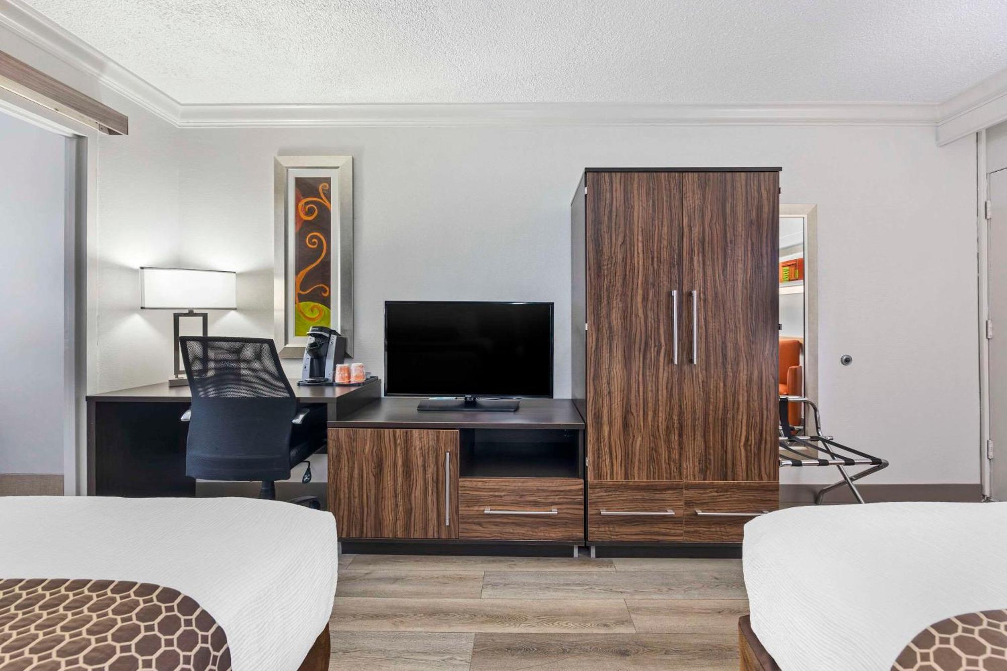 Queen Room with Two Queen Beds,1499146393:JPEG