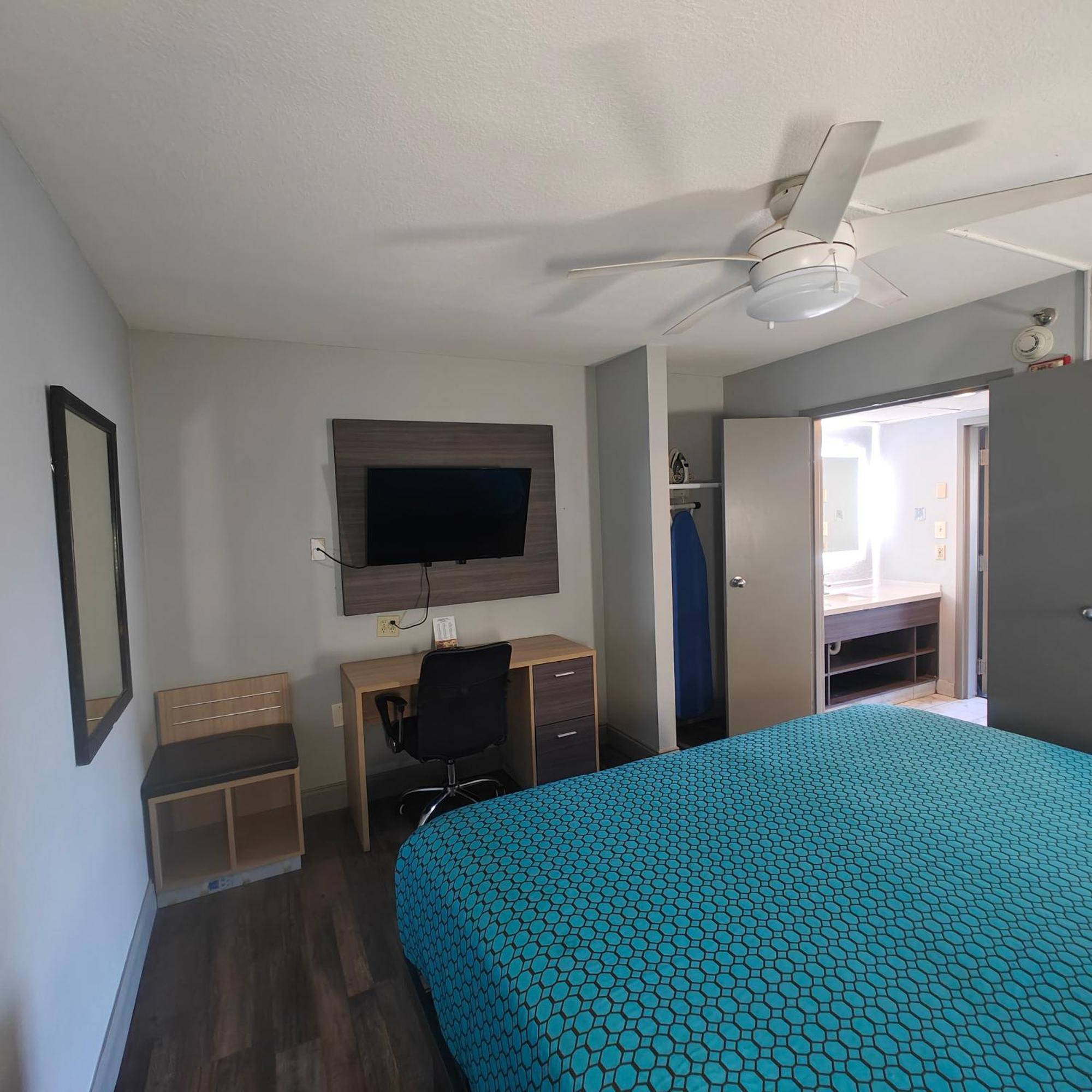 Three-Bedroom Family Suite,1499510722:JPEG