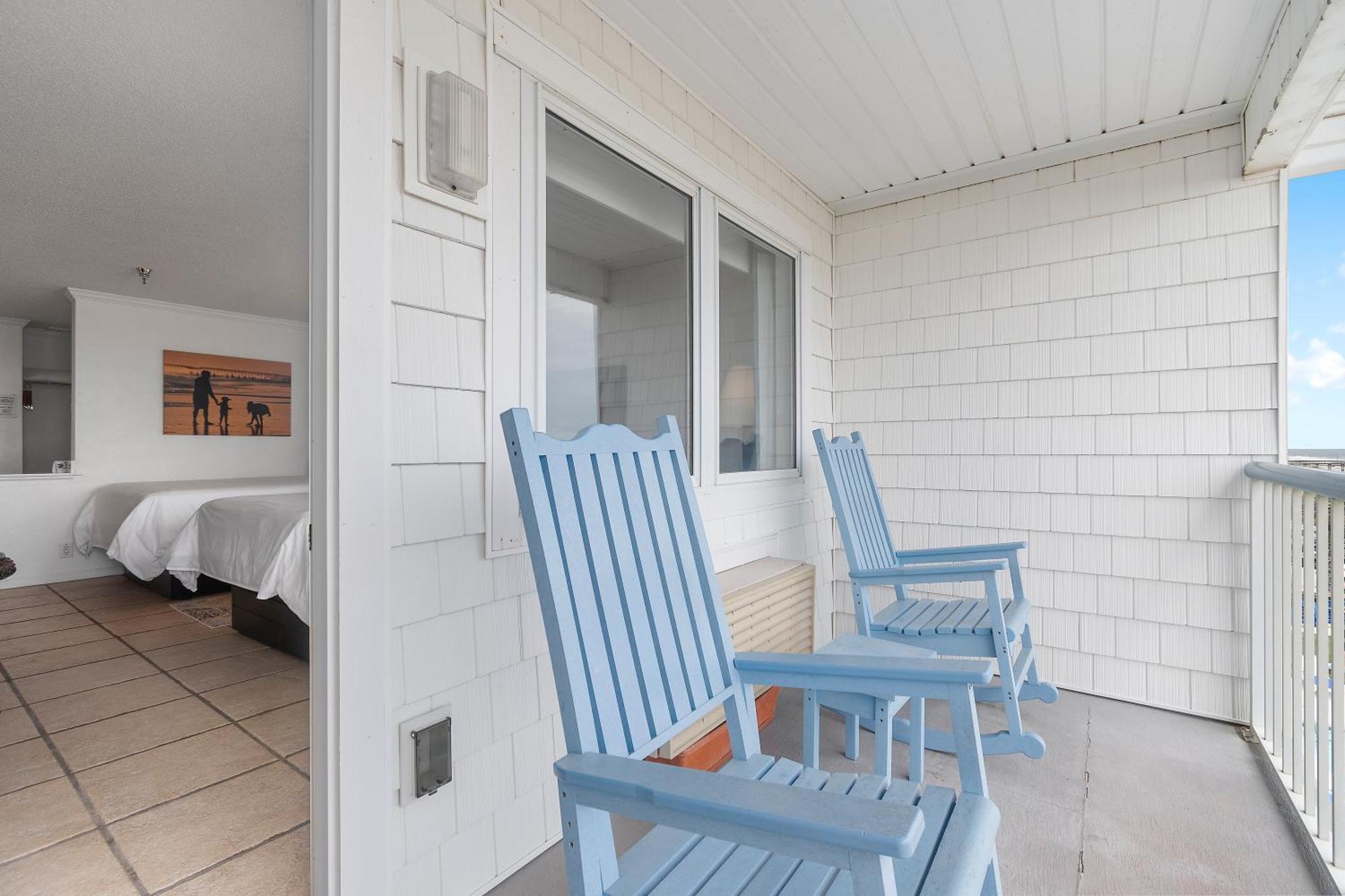 Standard Queen Room with Two Queen Beds with Ocean Front View,1521225037:JPEG