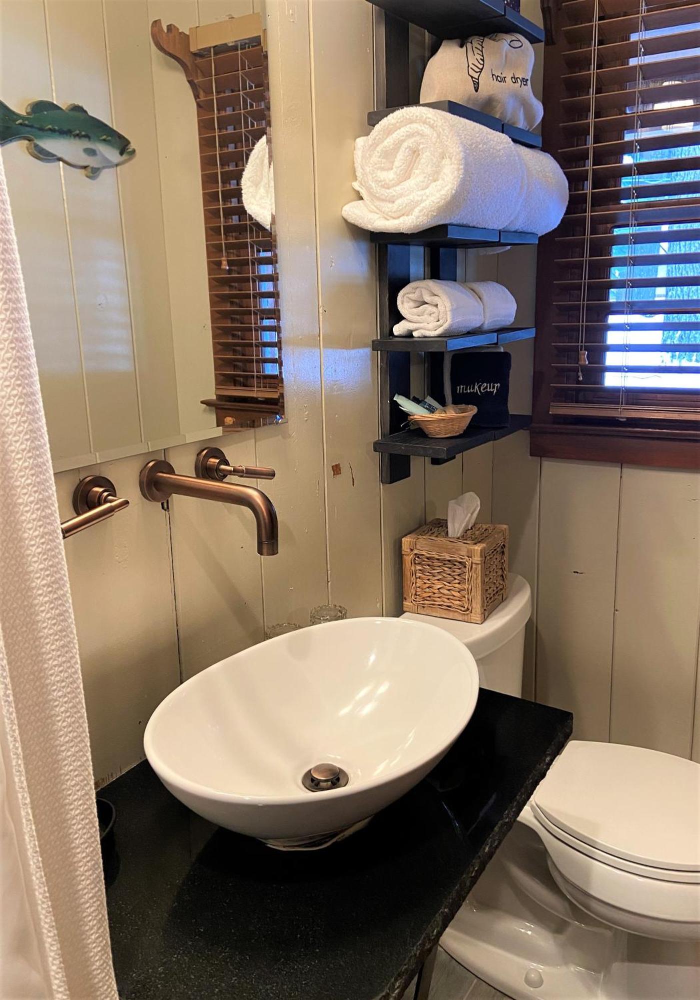 Queen Studio - Old Fishing Hole,1526799244:JPEG