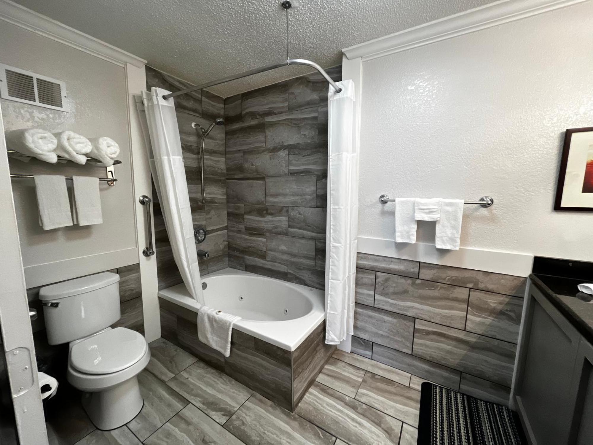 Luxury Suite King,1528607239:JPEG