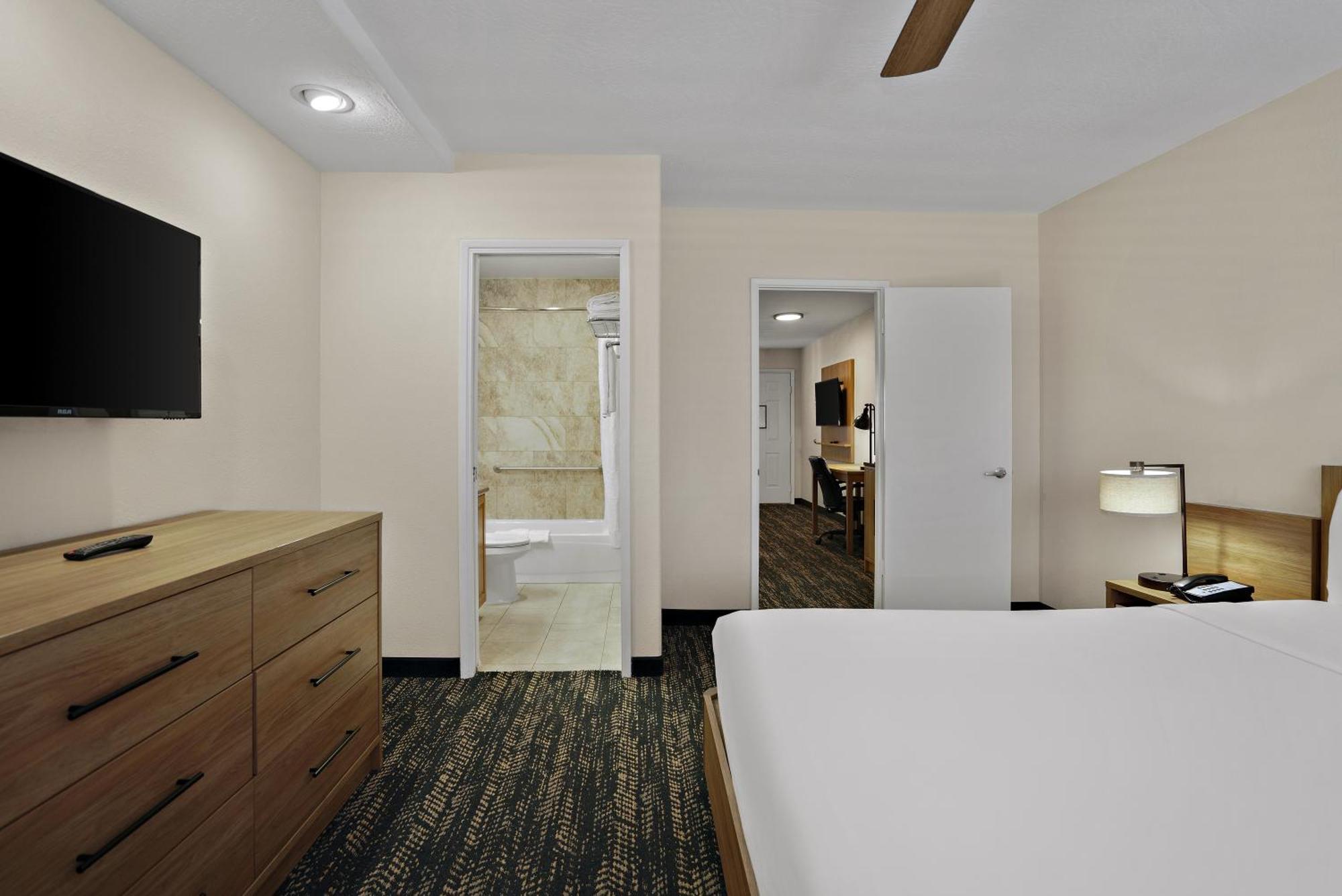 One Bedroom  King Suite - Non-Smoking