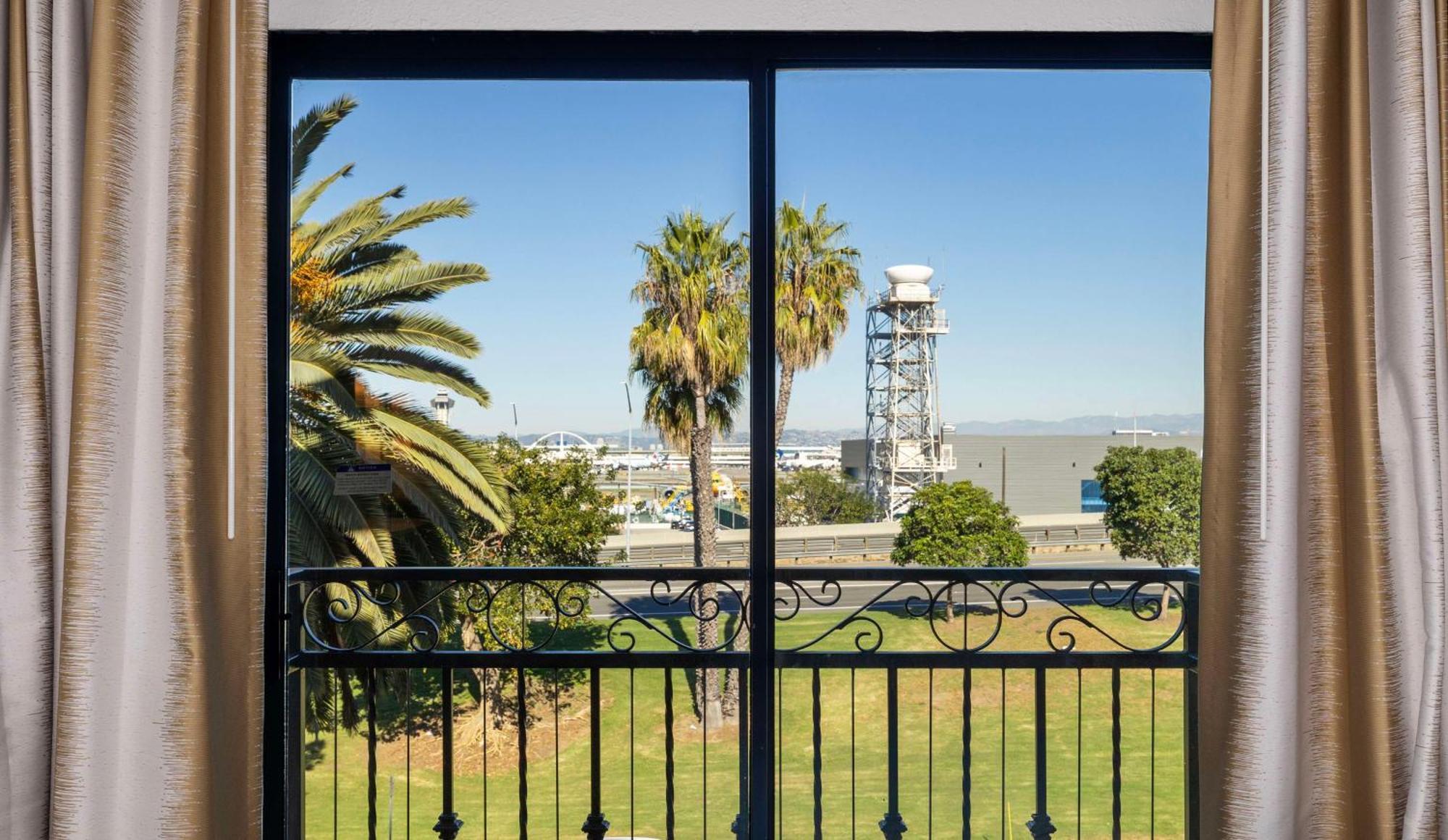 Two-Room Suite-with Twi Queen Beds and Balcony - Aviation View,1548130909:JPEG