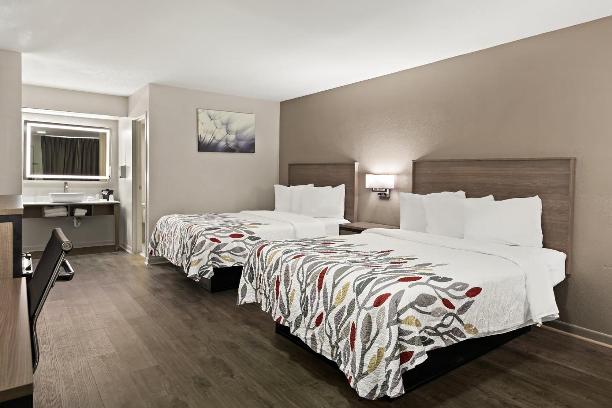 Deluxe Two Queen Beds Jetted Tub Non-Smoking,1536037015:JPEG