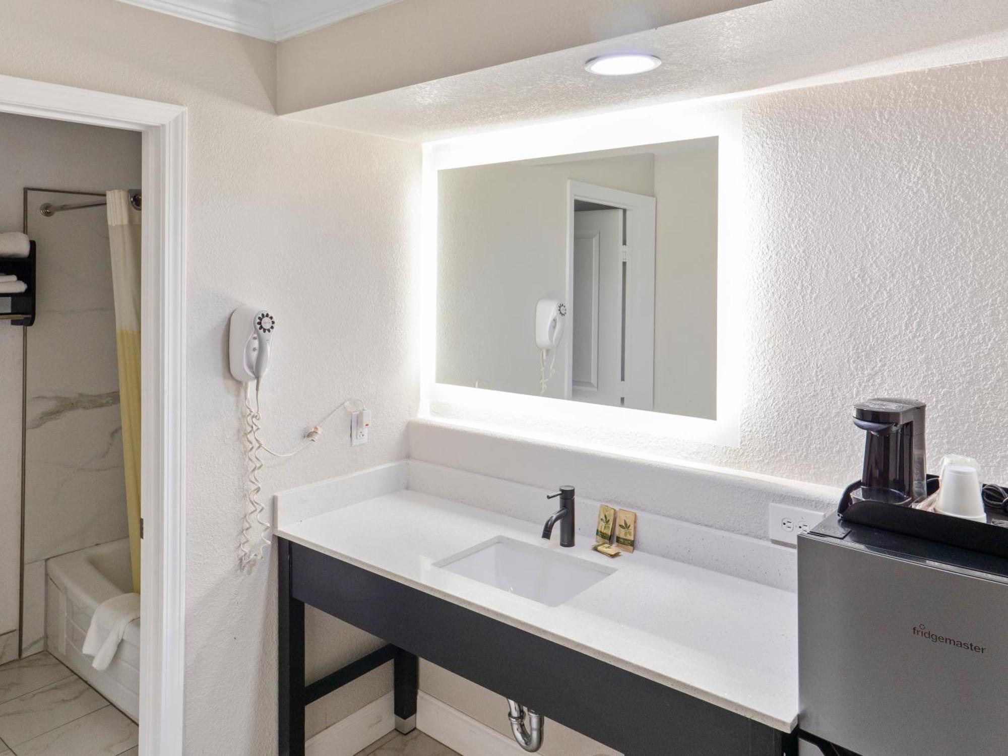 King Room,1537865119:JPEG