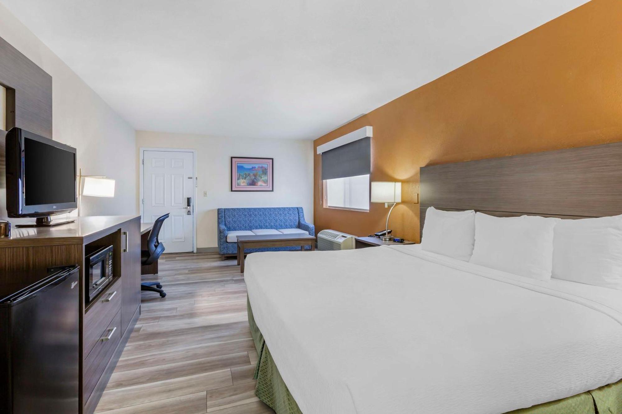 King Suite - Non-Smoking,1706132556:JPEG