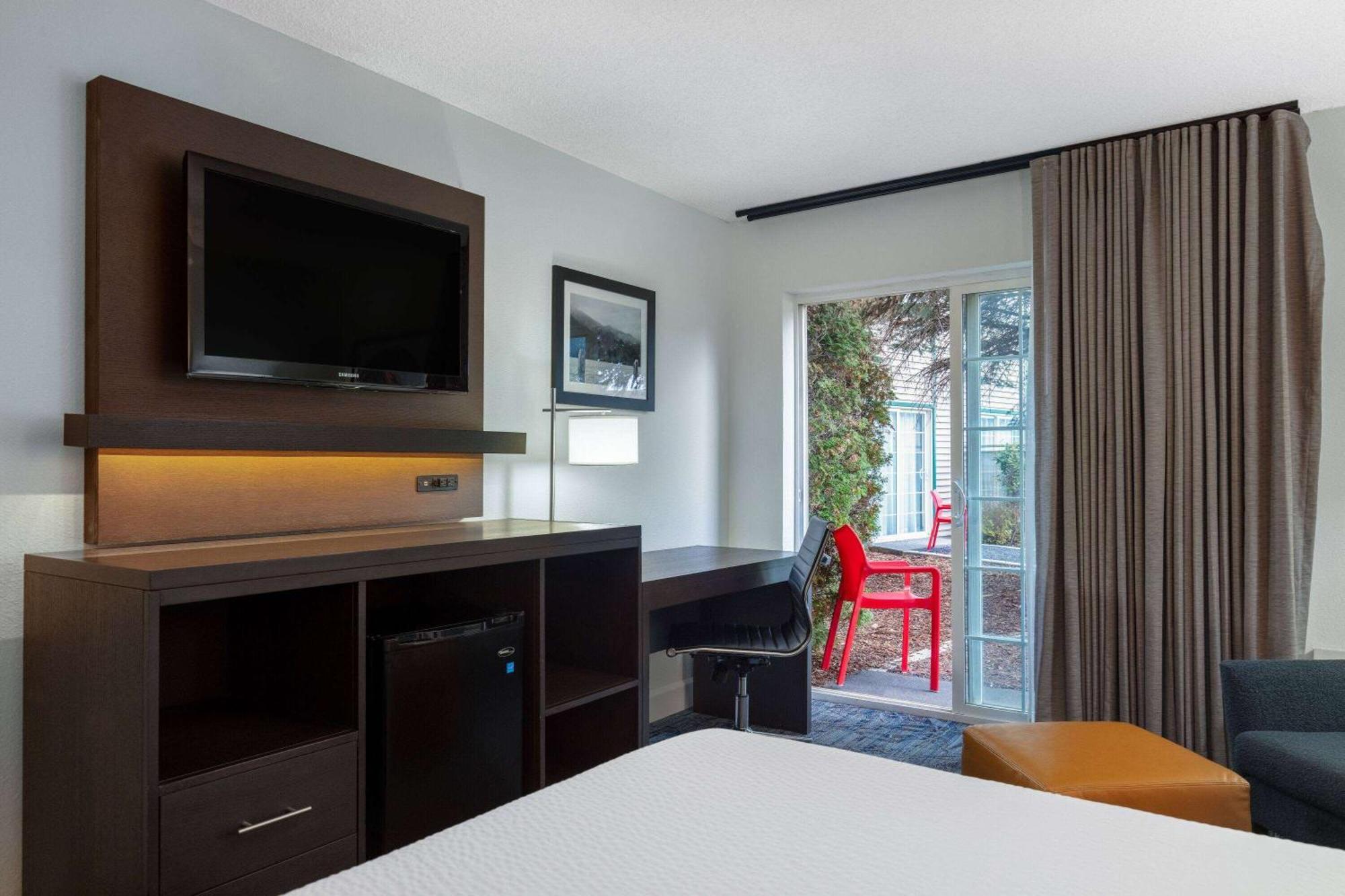 King Room with Courtyard View - Non-Smoking