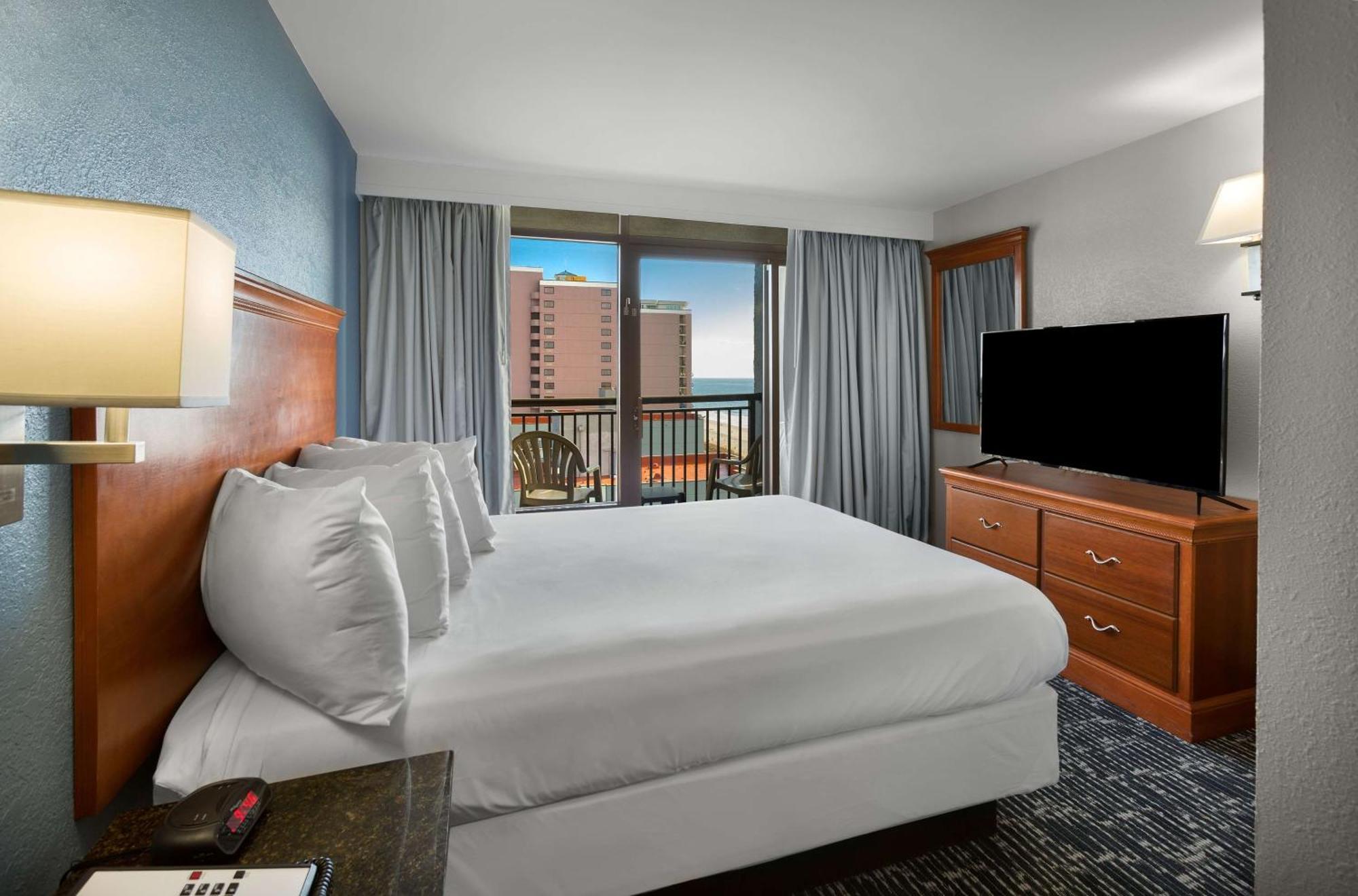 Queen Suite with Sofa Bed, Partial Ocean View and Full Kitchen - Non-Smoking,1706271475:JPEG