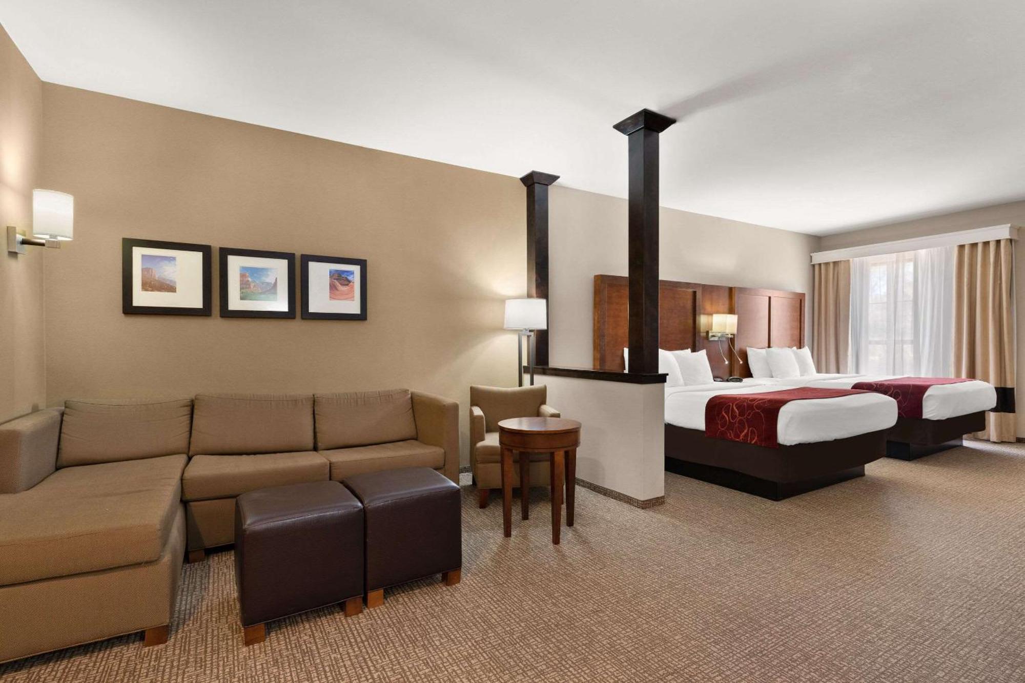 Queen Suite 2 Queen Beds Sofabed,1542708628:JPEG