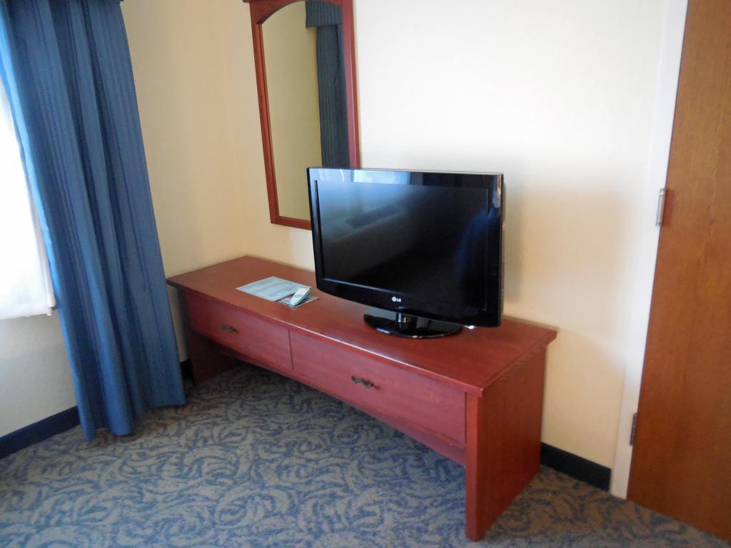 King Suite - Disability Access/Non-Smoking