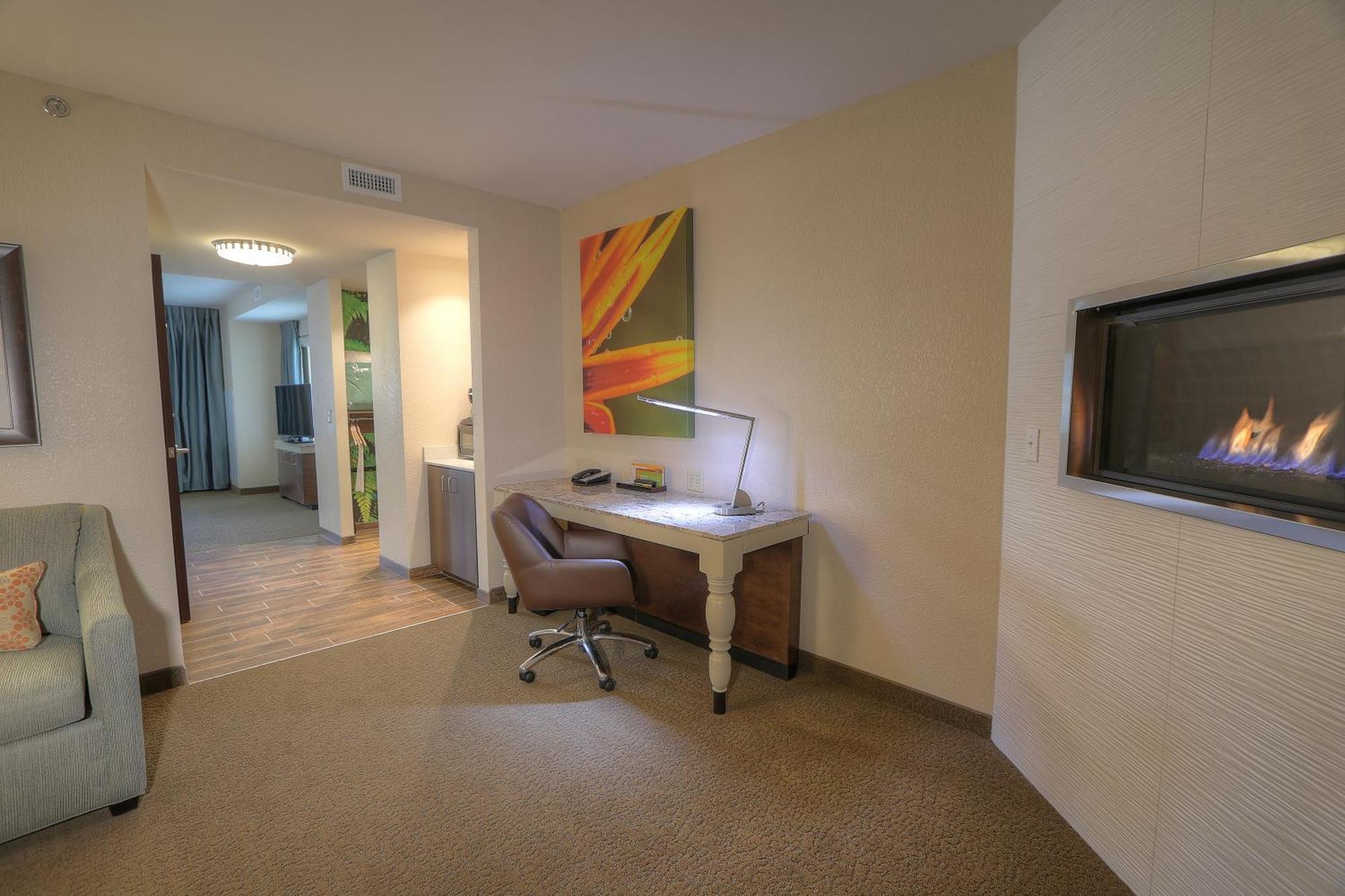 Junior King Suite with Sofa Bed,1544218924:JPEG