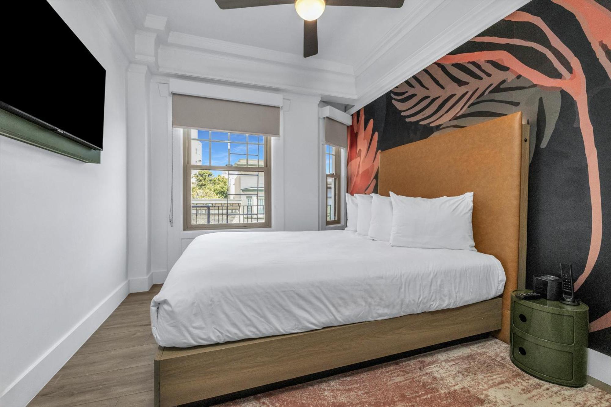 Deluxe Queen Room