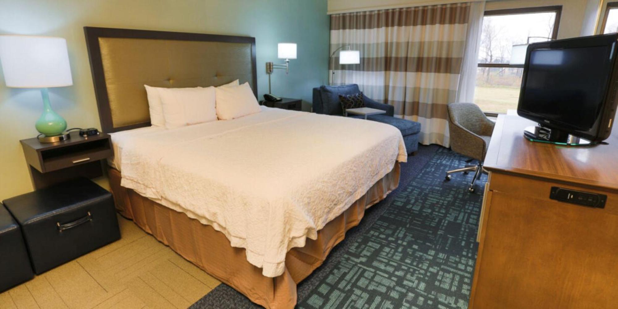 King Room with Accessible Tub - Mobility and Hearing Access/Non-Smoking