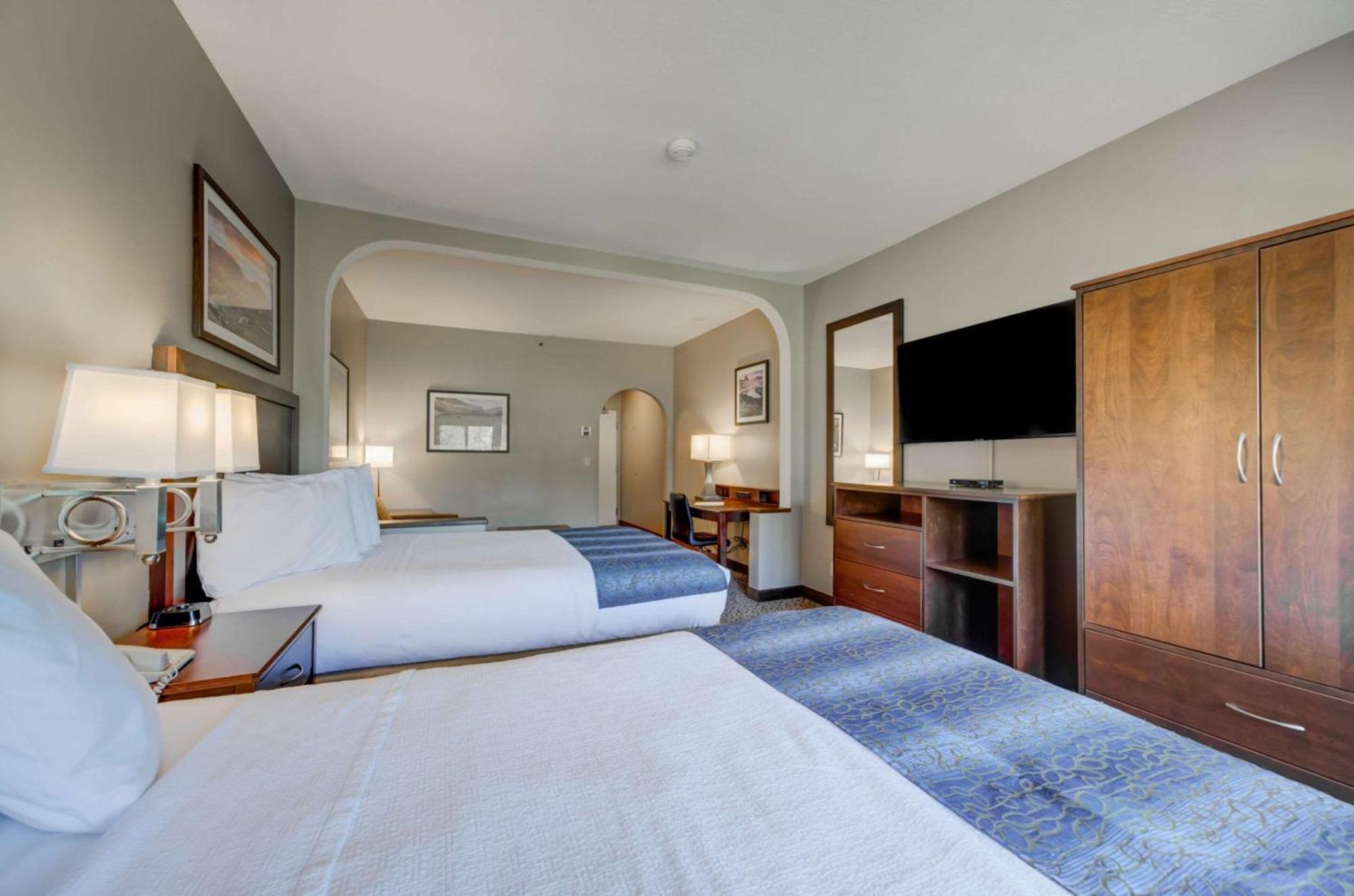 Double Room Two Double Beds Balcony River View or Non-Smoking,1547193574:JPEG