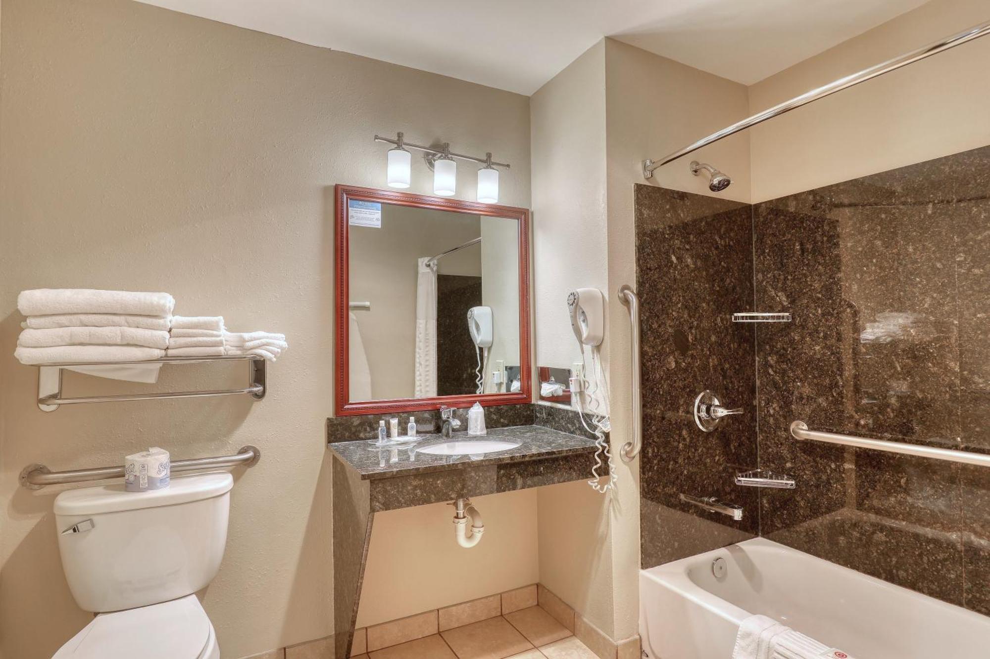 Double Suite Accessible or Non-Smoking,1583113448:JPEG