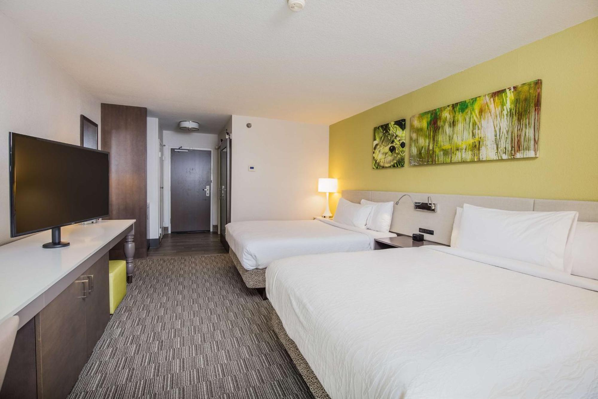 Queen Room with Two Queen Beds and Balcony - Pool/Sea View- Non-Smoking