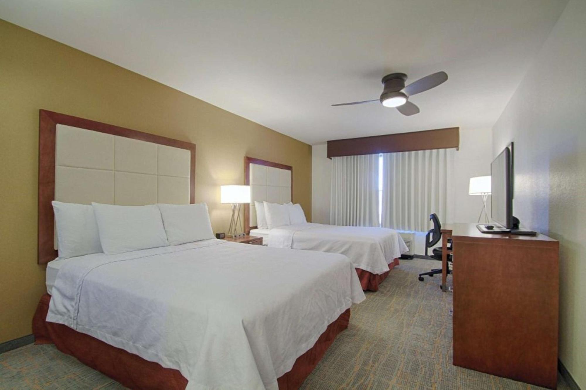 One-Bedroom Queen Suite Two Queen Beds Non-Smoking,1551313549:JPEG